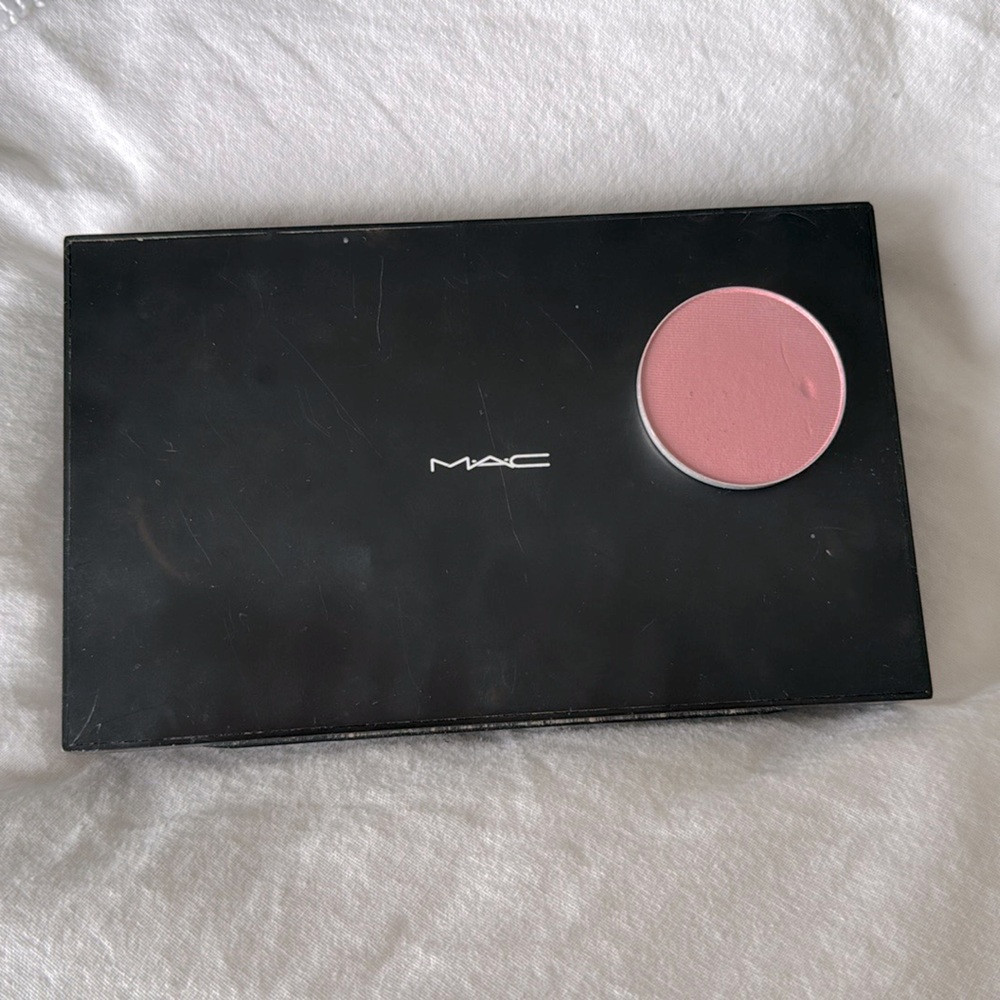 Mac Well Dressed Pro Palette blush